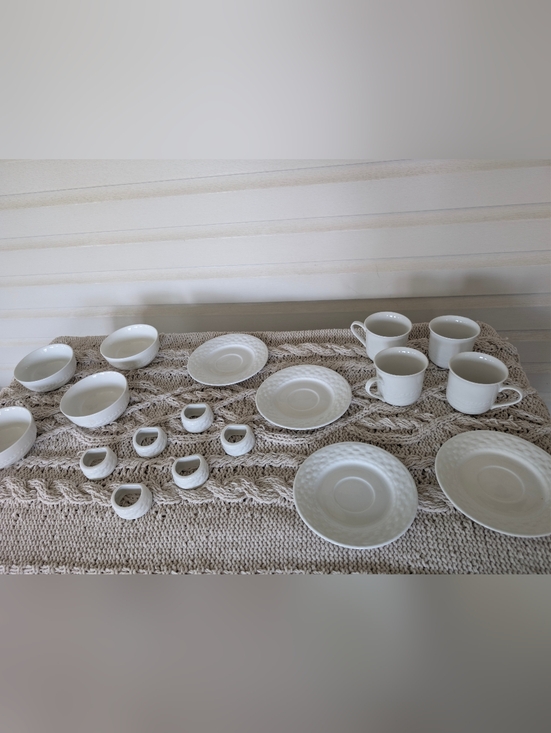 Gibson Other - Gibson Everyday Basketweave White China Set - 18 Pieces